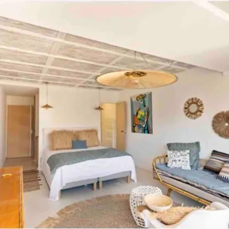 Junior Saint-tropez, Rénové 2023, Plein Centre, Piscine, Climatisé!