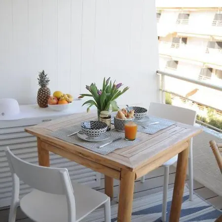 Appartement Junior Saint-tropez, Rénové 2023, Plein Centre, Piscine, Climatisé! *