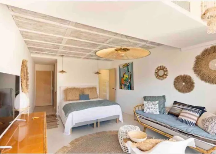 Centre Charme, Piscine, Parking & Climatisation