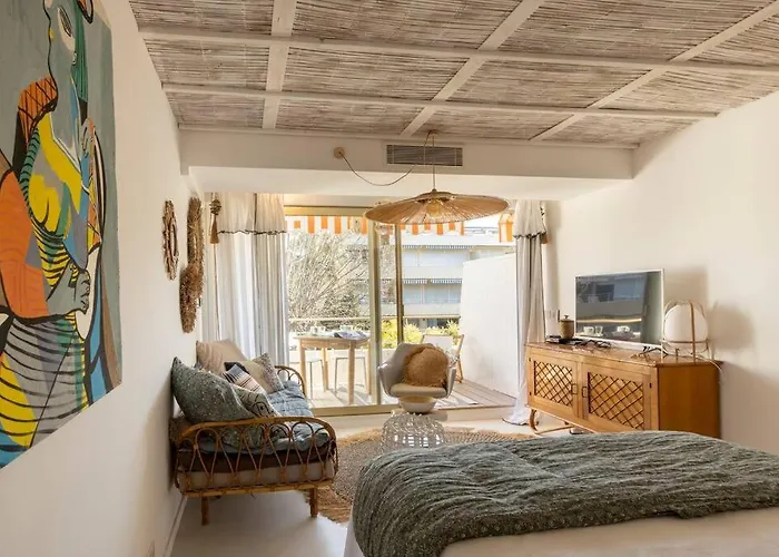 Apartamento Centre Charme, Piscine, Parking & Climatisation *