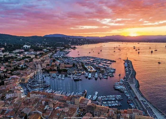 Apartamento Centre Charme, Piscine, Parking & Climatisation